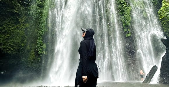 Lombok: Sendang Gile and Tiu Kelep Waterfalls & Market Tour