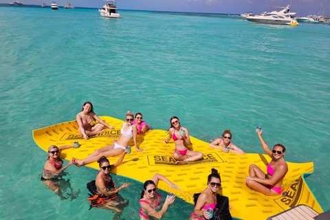 Exclusive Isla Mujeres and Cancun Private Yacht Tour
