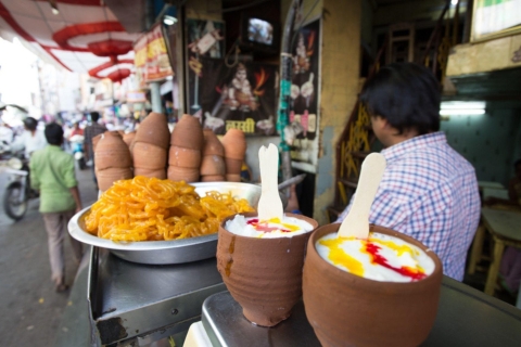 Le goût de Varanasi (visite guidée de 2 heures sur la cuisine de rue)