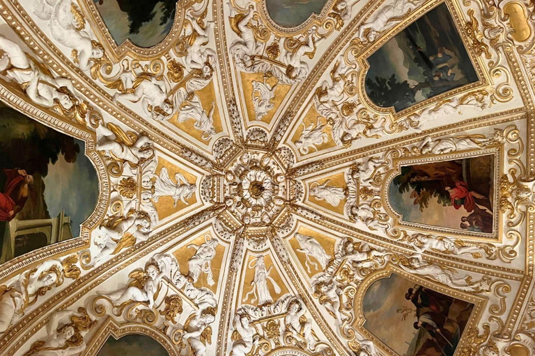 زيارة قصر دوق ساسولو: كنز عائلة إستينسزيارة قصر دوق ساسولو: صندوق كنوز إستينس