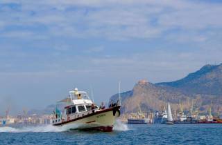 Ab Palermo: Bootsausflug nach Mondello mit Wein und Snacks
