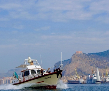 Z Palermo: Wycieczka łodzią do Mondello z winem i przekąskami