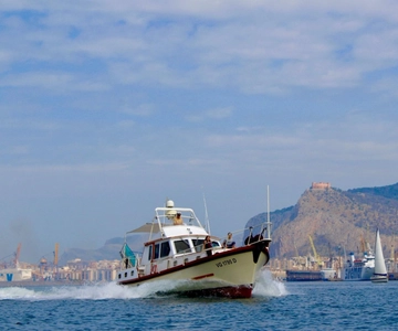 From Palermo: Boat Excursion to Mondello with Wine & Snacks