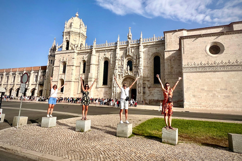 Découvrez l'histoire de Lisbonne à bord d'un tuk-tuk.Visite historique de Lisbonne en tuk-tuk électrique