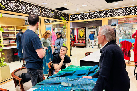Delhi: Guided Shopping Tour Experience with Female Expert Exclusive Full-Day Shopping Tour with Female Expert Guide