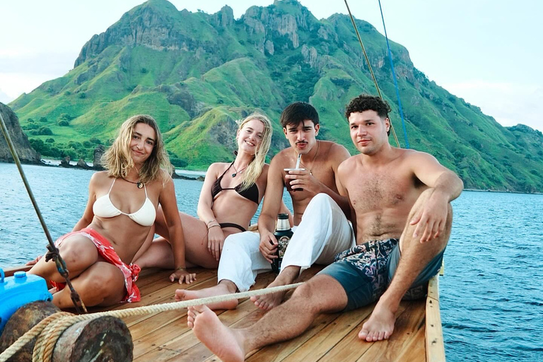 Labuan Bajo: 2 Day Komodo Trip & LoccalCollection Hotel Stay