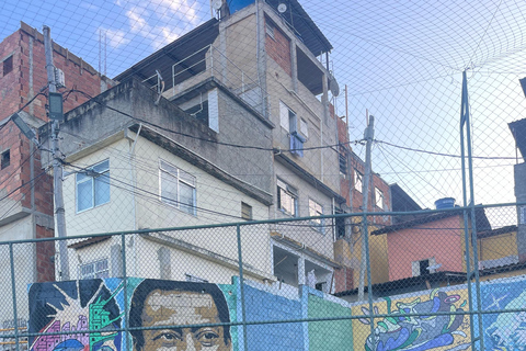 Ervaring in het "Fifa Street"-veld + Favela Tavares Bastos-tourErvaring op het basketbalveld "Fifa Street" + rondleiding door de favela Tavares Bastos