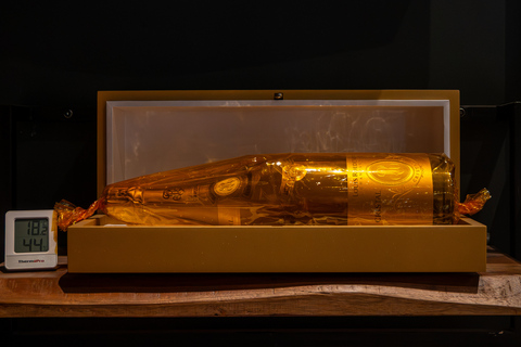 Intimate champagne tasting in the heart of Nice