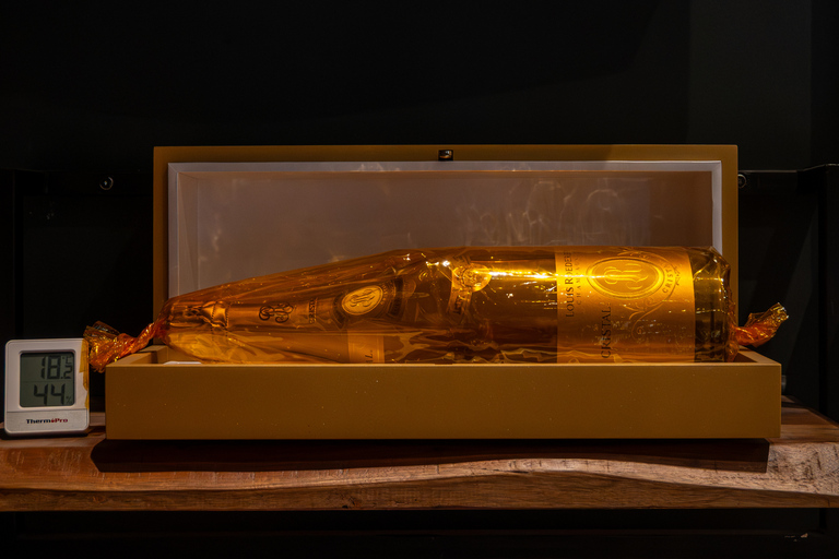 Intimate champagne tasting in the heart of Nice
