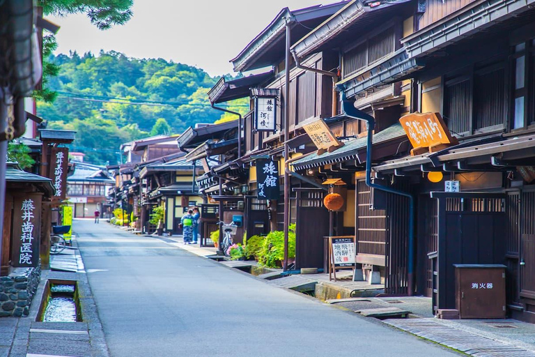 Shirakawa-go: 2-Day Tour with Light-Up Event