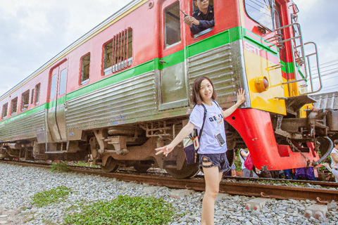 Bangkok:Floating Market & Maeklong Train Market Premium Tour