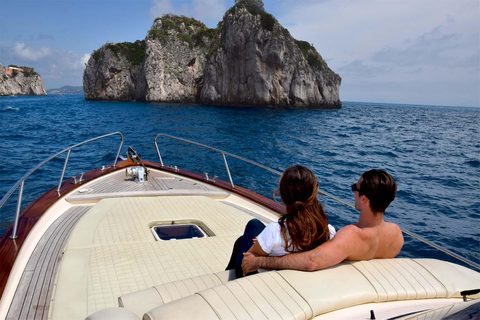 De Sorrente: excursion en bateau en petit groupe à Positano et sur la côte amalfitaine