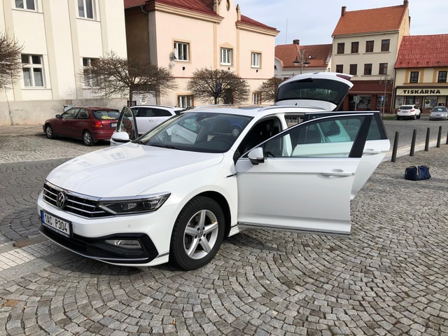 Prague: Private transfer to train/bus station