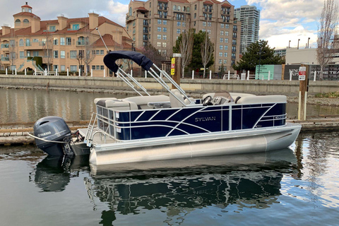 Kelowna: Sylvan Mirage Cruise Pontoon for rent