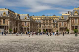 Paris: Ticket für das Schloss Versailles mit privatem Transfer