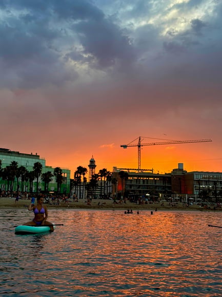 Barcelona: Sunset: ieșire cu paddle surf + instructor + fotografii