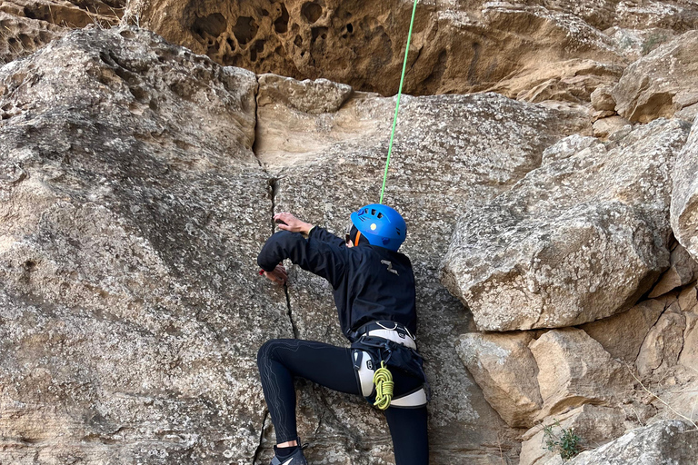 Baku: Rock Climbing Experience with Guide and Gear