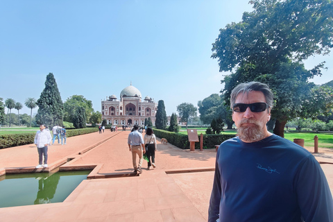 Desde Delhi: tour de día completo por la ciudad antigua y la nueva Delhi.Tour de un día: Old Delhi y New Delhi: coche, guía y tickets de acceso incluidos.