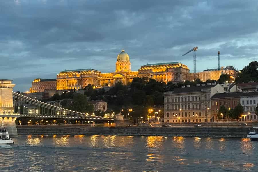 Budapest: Donau-Bootsfahrt mit Panorama-Aussicht. Foto: GetYourGuide Budapest: Donau-Bootsfahrt mit Panorama-Aussicht. Foto: GetYourGuide