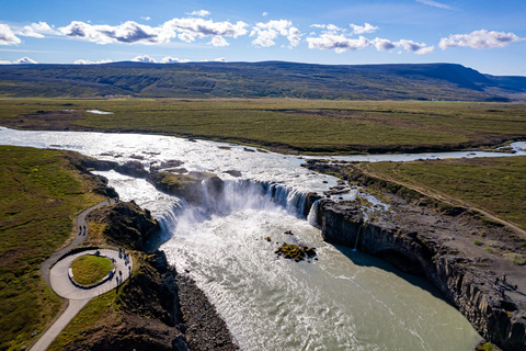 Siglufjörður: Akureyri, Goðafoss & Black Sand Beach Tour