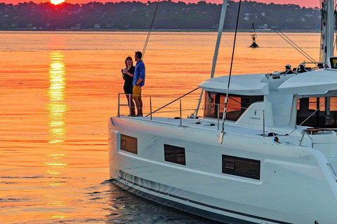 Cruceros al atardecer en catamaránCRUCEROS PRIVADOS AL ATARDECER EN CATAMARÁN