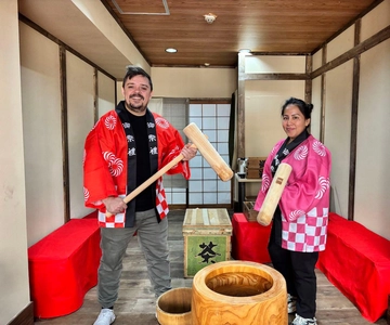 Osaka: Traditional Mochi Pounding Experience with Tasting