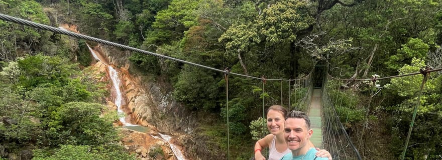 Volcan des Miravailles : Chasse aux cascades et activité volcanique