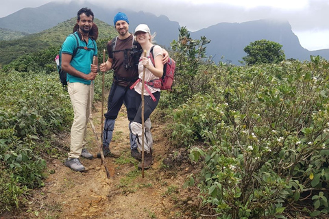 纳克尔斯峰探险和希洛亚村露营 2 日游