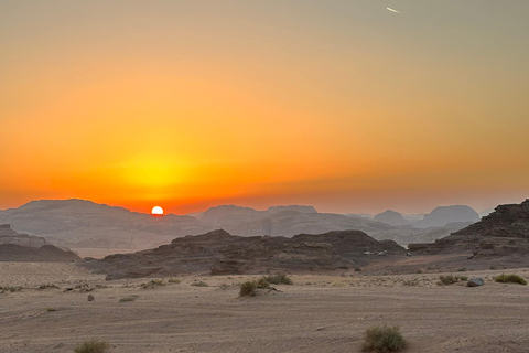 Wadi Rum Jeep Tour – Choose Duration, With or Without Stay 3-Hour Wadi Rum Jeep Tour