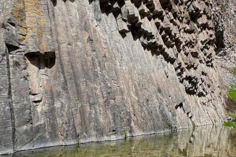 Viaje a la Sinfonía de Piedras, Geghard y cocción de Lavash en Garni