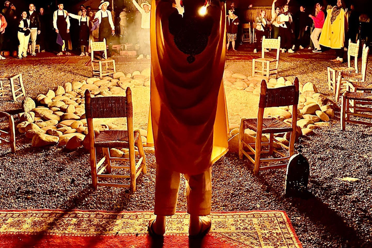 Marrakech: Kamelridning i Agafay-öknen, pool, middag, show.Agafay-öknen med kamelridning, pool, middag och show.