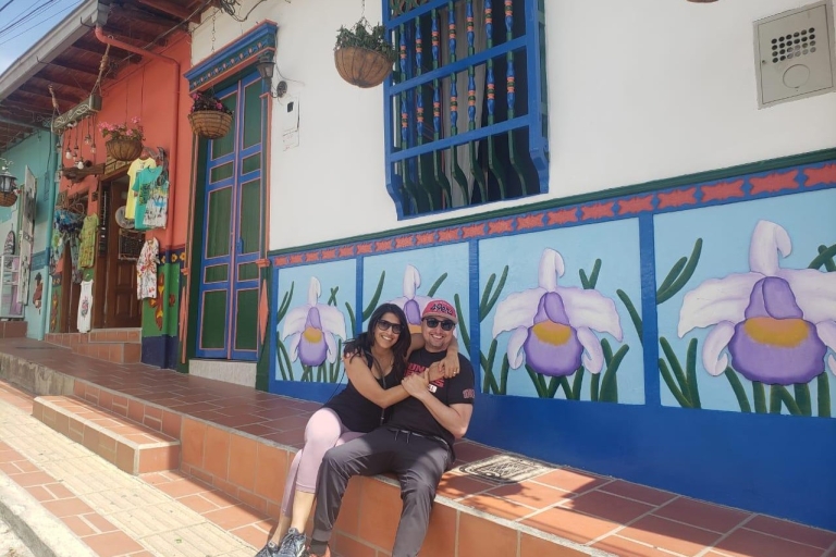 Vanuit Medellín: Privétour over de rots El Peñón en de stad Guatapé