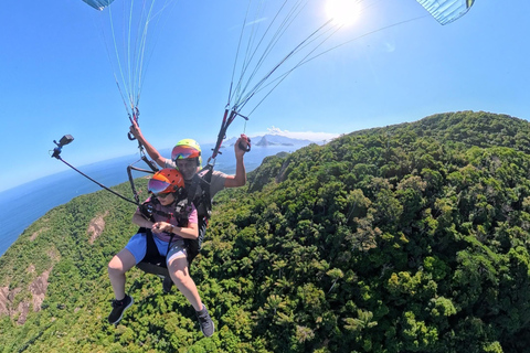 Niterói: Tandem Paragliding Flight with Luciano Miranda – No prior training required. Niterói: Tandem Paragliding Flight with Luciano Miranda – No Training Required