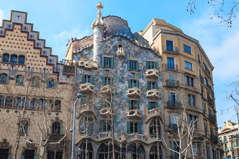 Barcelona: Old Town Private Walking Tour of Past and Present 2H - Guided tour in Spanish with Fábio