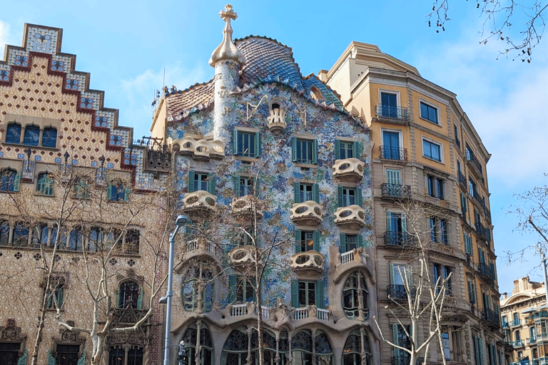 Barcelona: Old Town Private Walking Tour of Past and Present 2H - Guided tour in Spanish with Fábio