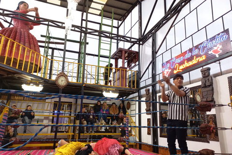 Desde La Paz: Tour guiado a la Sala de Arte Cholitas y show Lucha libre