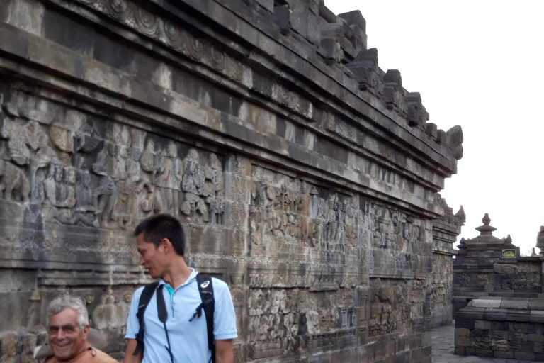 Yogyakarta: Excursión de un día a los Templos de Borobudur y Prambanan