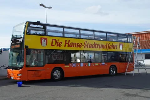 Hamburg: Hop on Hop off city tour and 1 hour harbor tour
