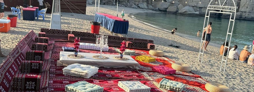 Khasab : Camping sur la plage et croisière d'une journée en pension complète