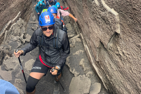 Etna: Guidad vandring i toppområdet med linbanefärd