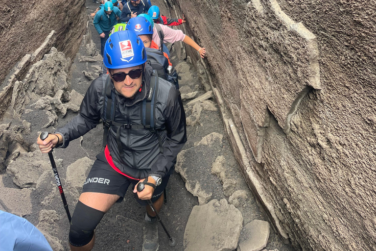 Etna: Caminhada guiada na área do cume com passeio de teleférico