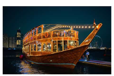 Dubai : croisiere diner au Souk Al Seef avec spectacle de danse Tanoura