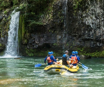 Rafting en aguas bravas de día completo desde Cairns o Mission Beach