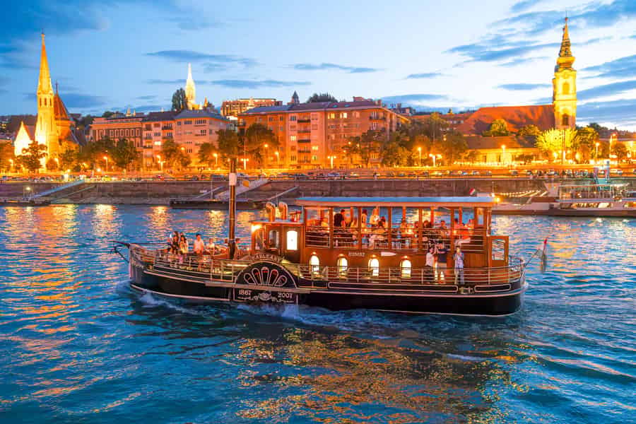 Budapest: Historische Bootsfahrt mit dem Raddampfer „Hableány“. Foto: GetYourGuide Budapest: Historische Bootsfahrt mit dem Raddampfer „Hableány“. Foto: GetYourGuide