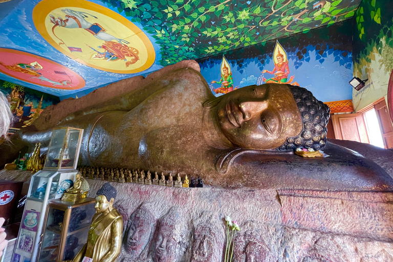 Tour di un giorno delle cascate di Beng Mealea Banteay Srei e Phnom KulenTour per piccoli gruppi