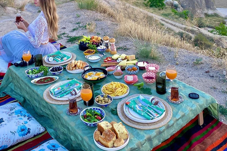 Cappadocia: Sunrise Balloon Watching & Breakfast
