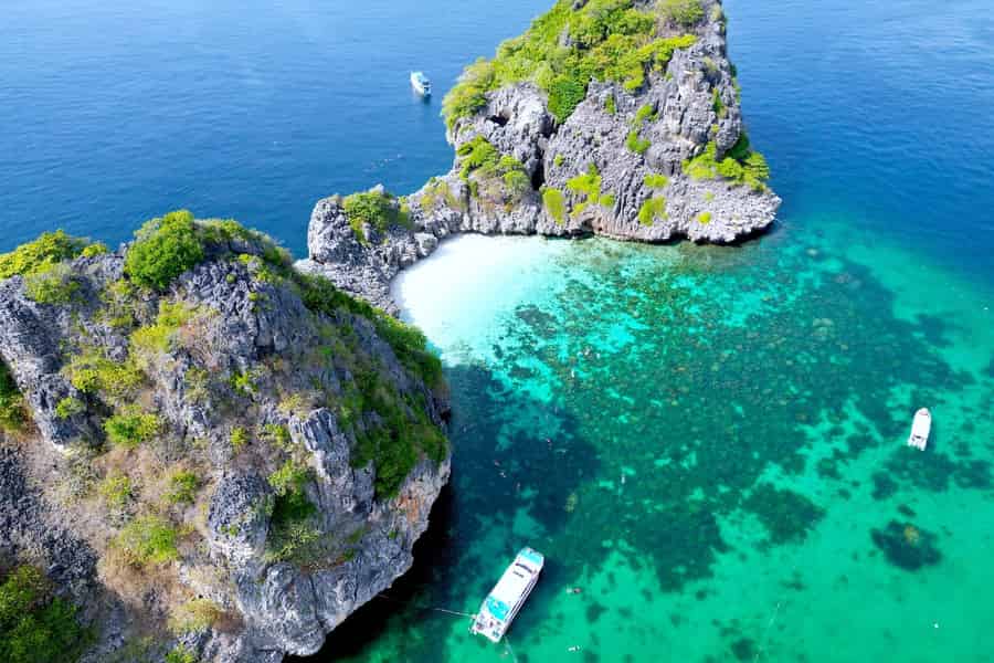 Von Koh Lanta aus: Koh Haa & Koh Rok Schnorcheltour mit dem Schnellboot. Foto: GetYourGuide Von Koh Lanta aus: Koh Haa & Koh Rok Schnorcheltour mit dem Schnellboot. Foto: GetYourGuide