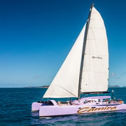 Airlie Beach: Whitsundays Full-Day Camira Sailing Adventure