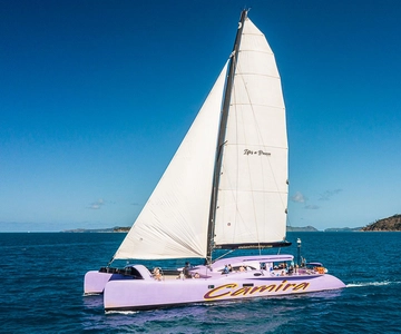 Airlie Beach: Whitsundays Full-Day Camira Sailing Adventure