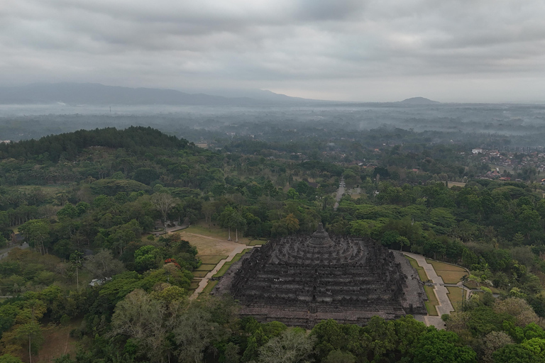 "Java Highlights: Yogyakarta to Bromo & Ijen Volcanoes"